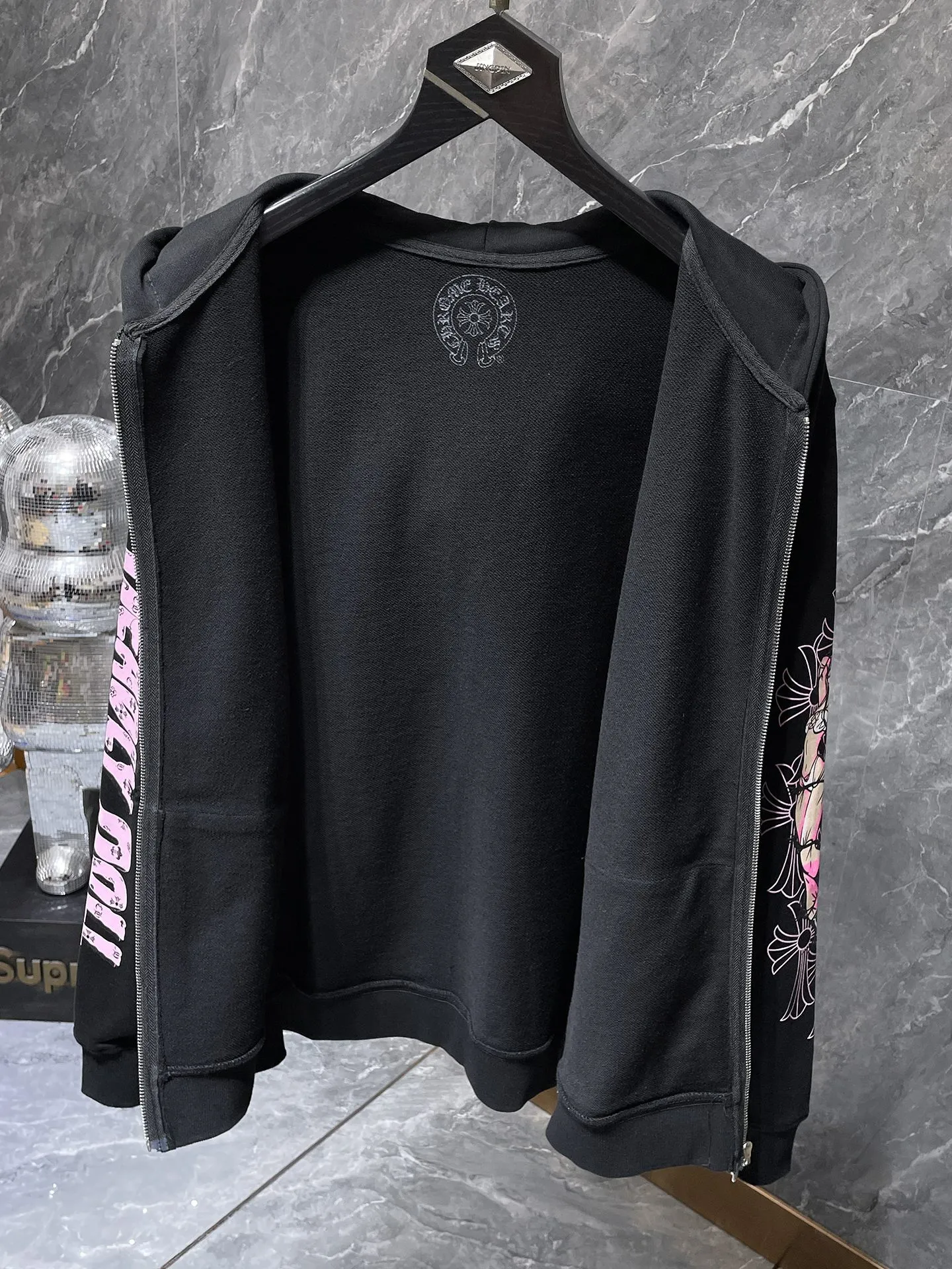 P260 Chrome Hearts Autumn and Winter 2025 simultaneous sale at counters❤️ Chrome Sanskrit letter printed Miami hottie zipper sweatshirt Imported environmentally friendly glue printing and dyeing Improved customized version 1:1 High-quality fabrics with high weight Recommended color: black Size: S, M, L, XL